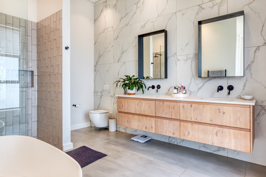 6 Bedroom Property for Sale in Constantia Western Cape